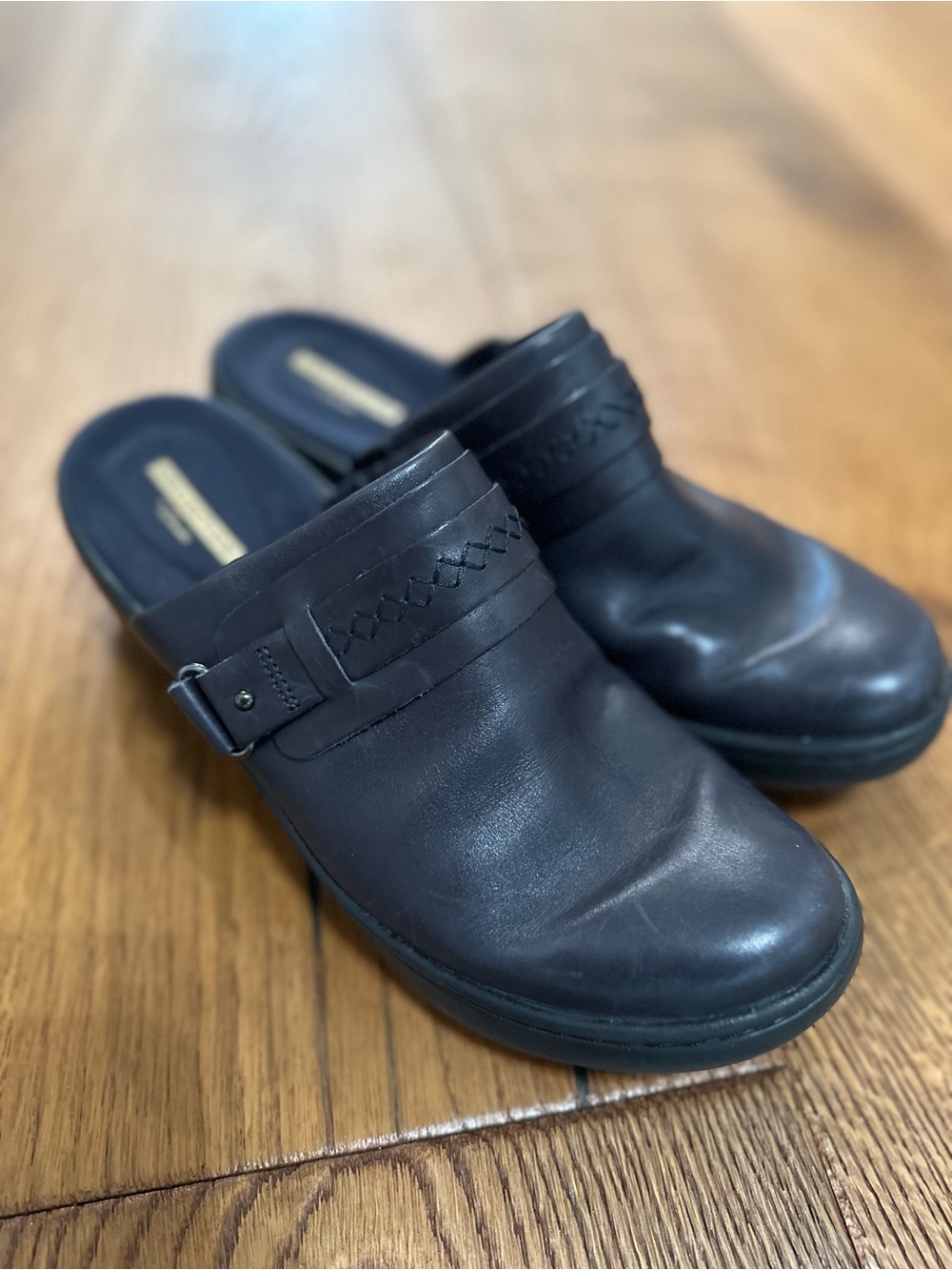 Clarks Delana Amber Clogs - Women's Black Leather Slip-On Clogs - size 8.5